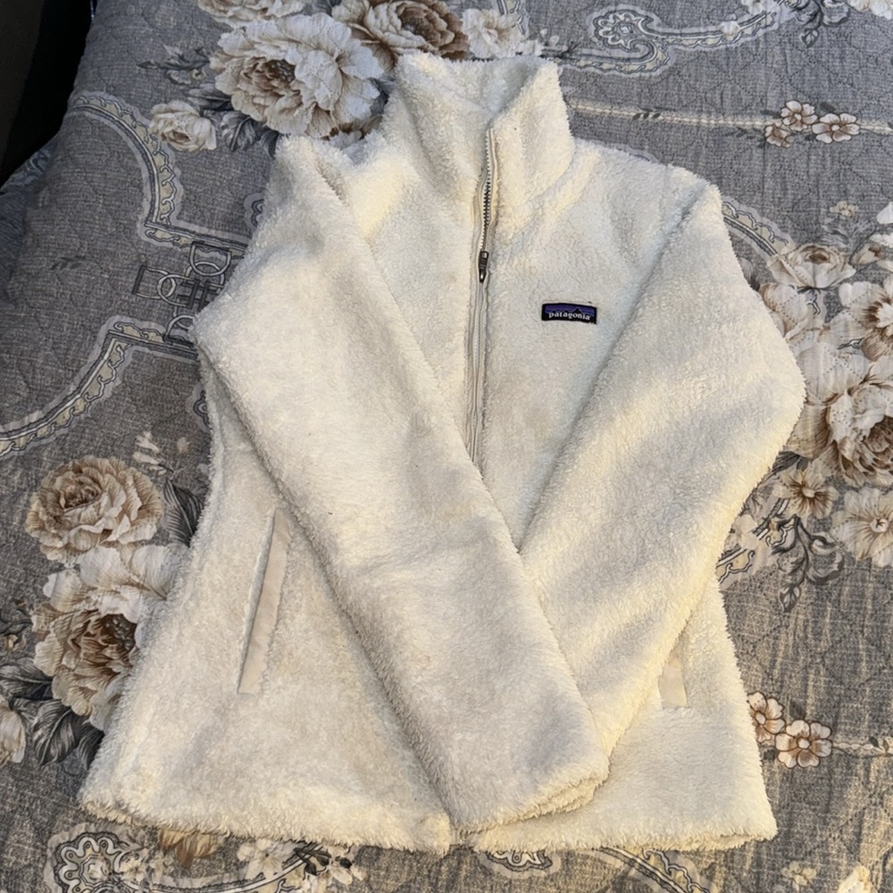 WHITE PATAGONIA JACKET